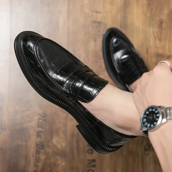 2023 Yeni İş erkek Siyah ve Kahverengi rahat ayakkabılar Lüks İngiliz Erkek Flats Sosyal Ayakkabı Deri Ayakkabı Oxford Ayakkabı Erkekler için