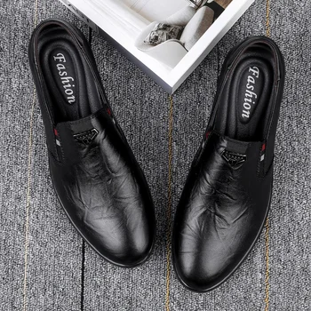 Hafif sürüş ayakkabısı Hakiki Deri Erkek rahat ayakkabılar Yüksek Kaliteli Siyah Kahverengi El Yapımı Slip-On Yumuşak Hafif Loafer'lar