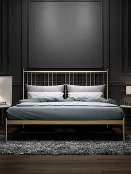 Özel İskandinav ferforje yatak 1.8 m 1.5 m küçük daire çift modern basit titanyum altın paslanmaz çelik ışık lüks yatak